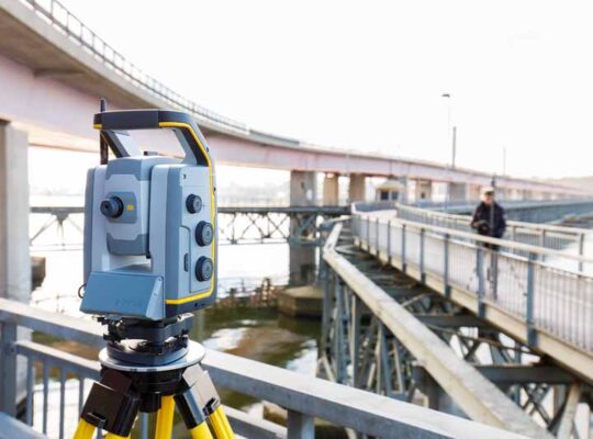 infra; Trimble S7 Total Station; Geometius